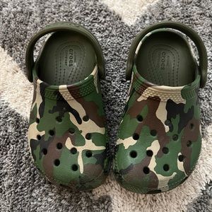 TODDLER CROCS